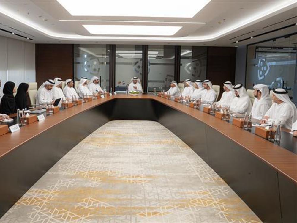 Une délégation gouvernementale de Charjah examine le système intégré de gestion des matières dangereuses à Abou Dhabi