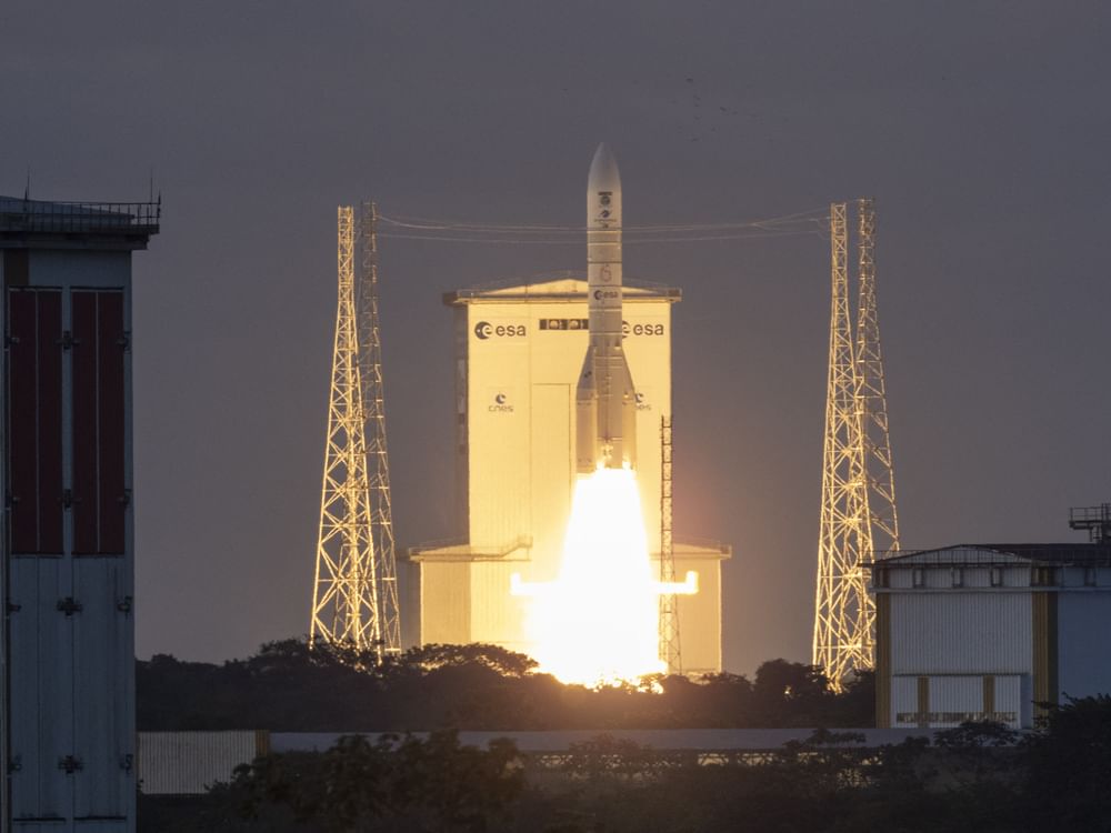 الصاروخ "أريان 6" ينطلق من غويانا الفرنسية حاملاً قمراً صناعياً لمراقبة البيئة