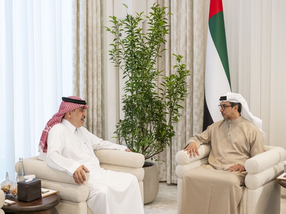 منصور بن زايد يستقبل السفير السعودي  