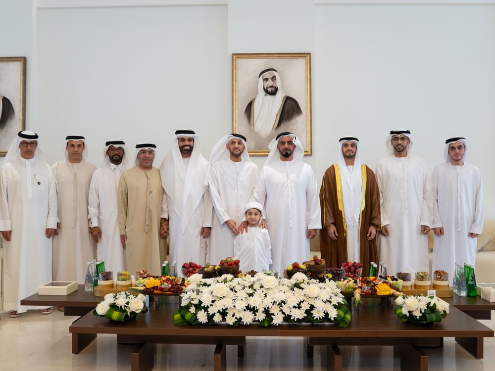 سيف بن زايد يحضر أفراح البدور والمهيري