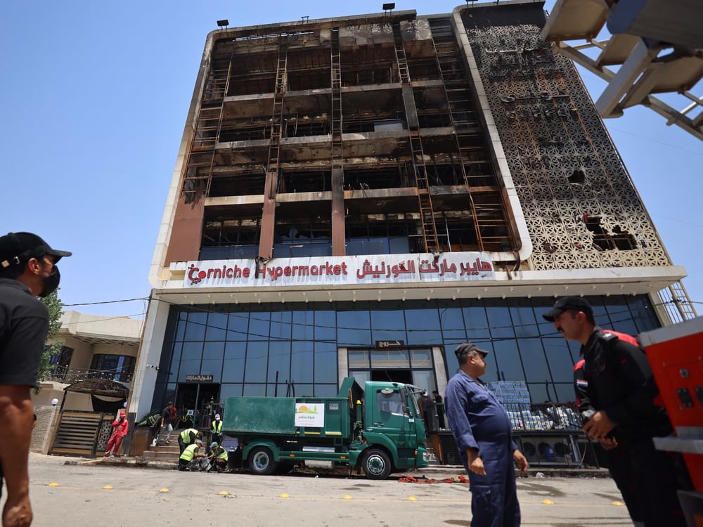 ارتفاع عدد ضحايا حريق المركز التجاري بالعراق إلى 67 شخصا