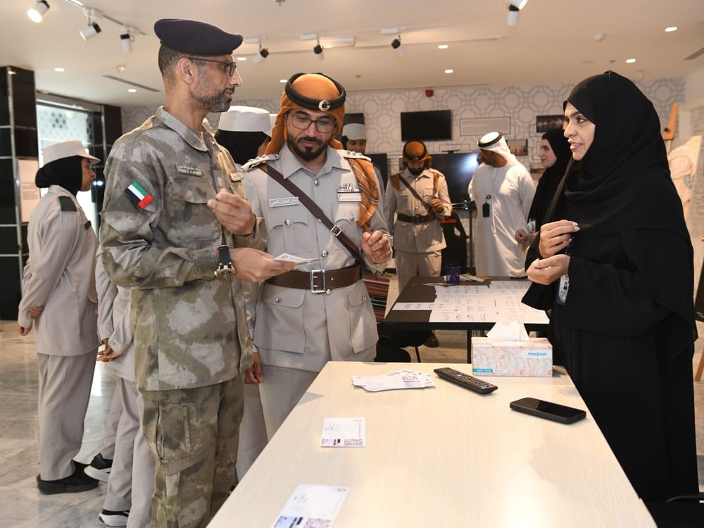شرطة أبوظبي تعزز ثقافة القراءة بين منتسبيها تزامنا مع