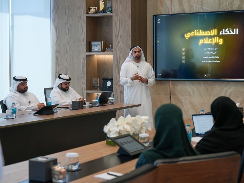 دائرة الشارقة الرقمية تعزز جاهزية كوادرها بمجال الذكاء الاصطناعي  