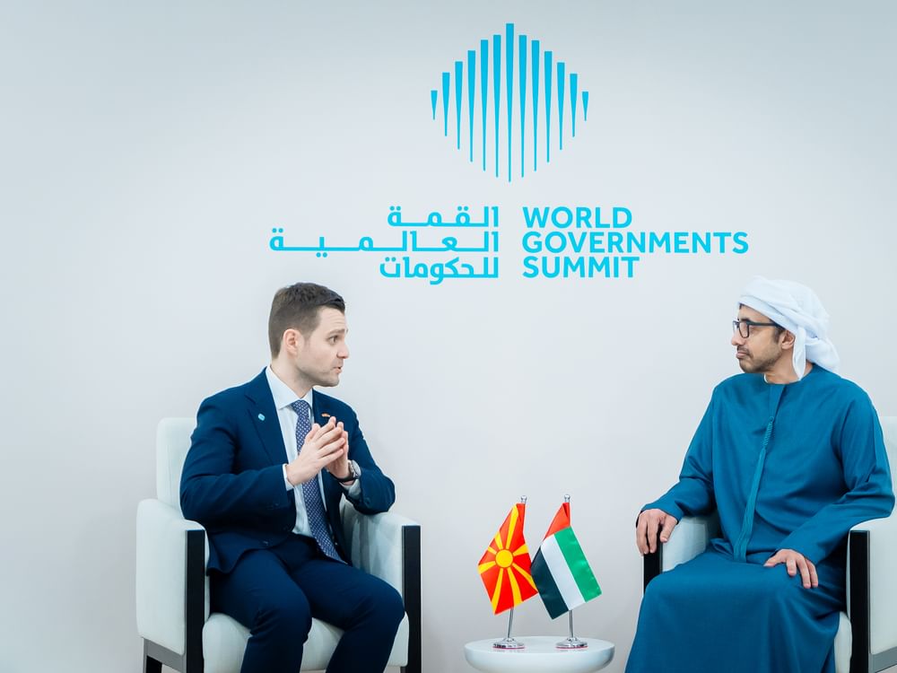 عبدالله بن زايد يستقبل وزير خارجية شمال مقدونيا ويوقعان مذكرة تفاهم بين البلدين