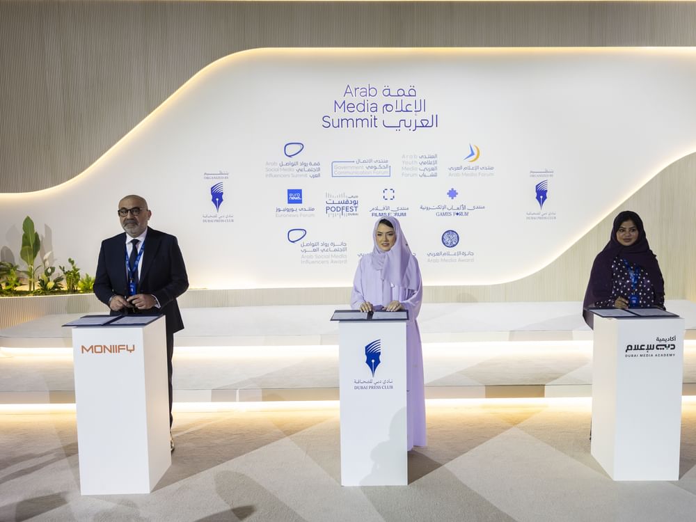 المكتب الإعلامي لحكومة دبي و«مونيفاي» يوقعان مذكرة تفاهم لدعم تطوير المواهب الإعلامية وصناعة المحتوى