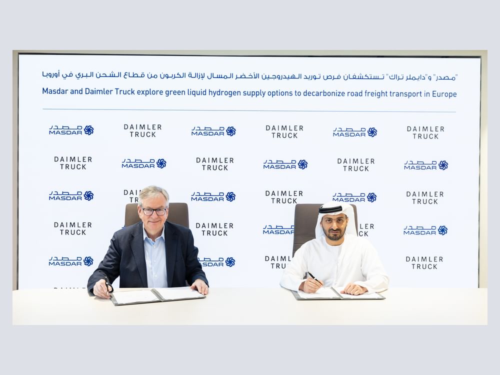  "دايملر تراك" و"مصدر" تستكشفان خيارات توفير الهيدروجين الأخضر المسال