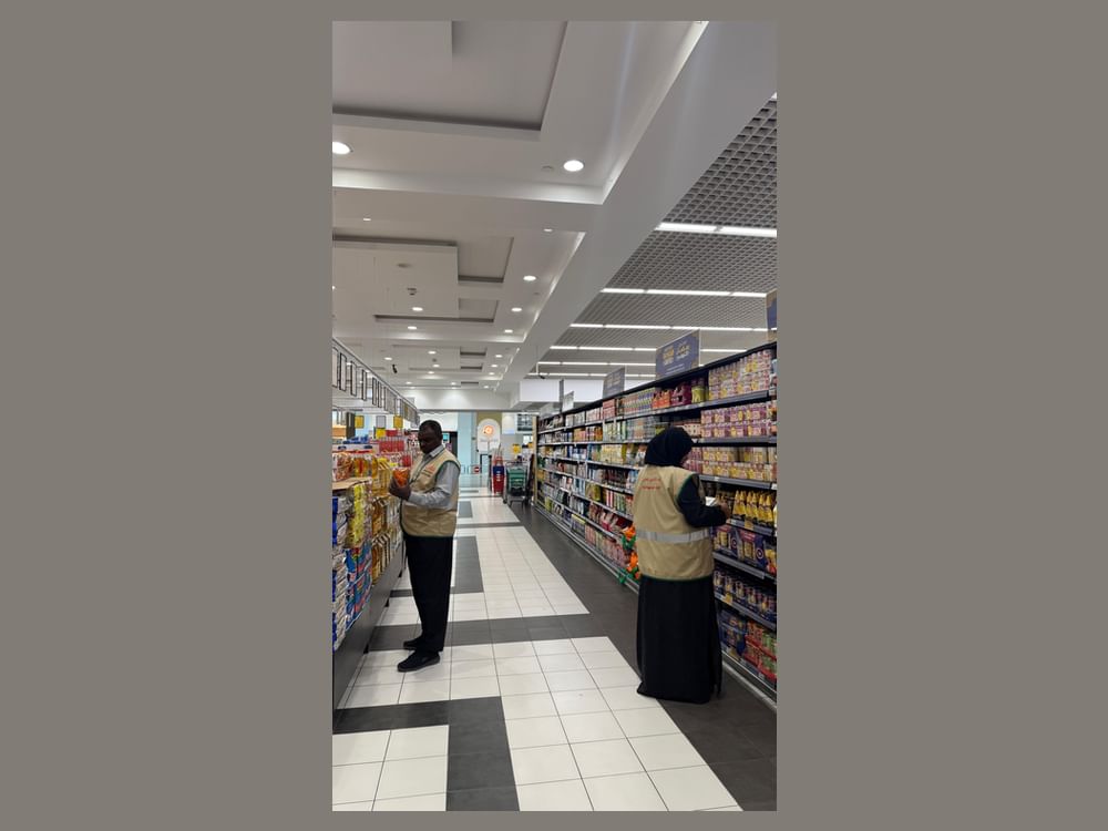 بلدية أم القيوين تكثف حملاتها التفتيشية على المنشآت الغذائية