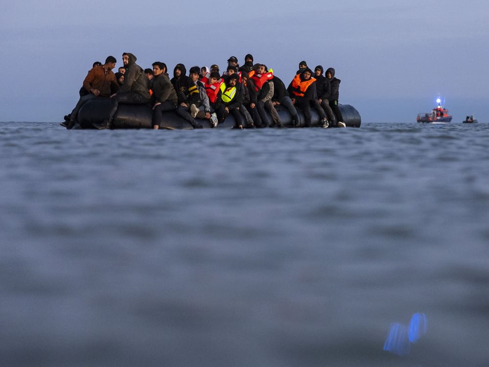 UK: Channel crossings by migrants down 41% in first half of 2026
