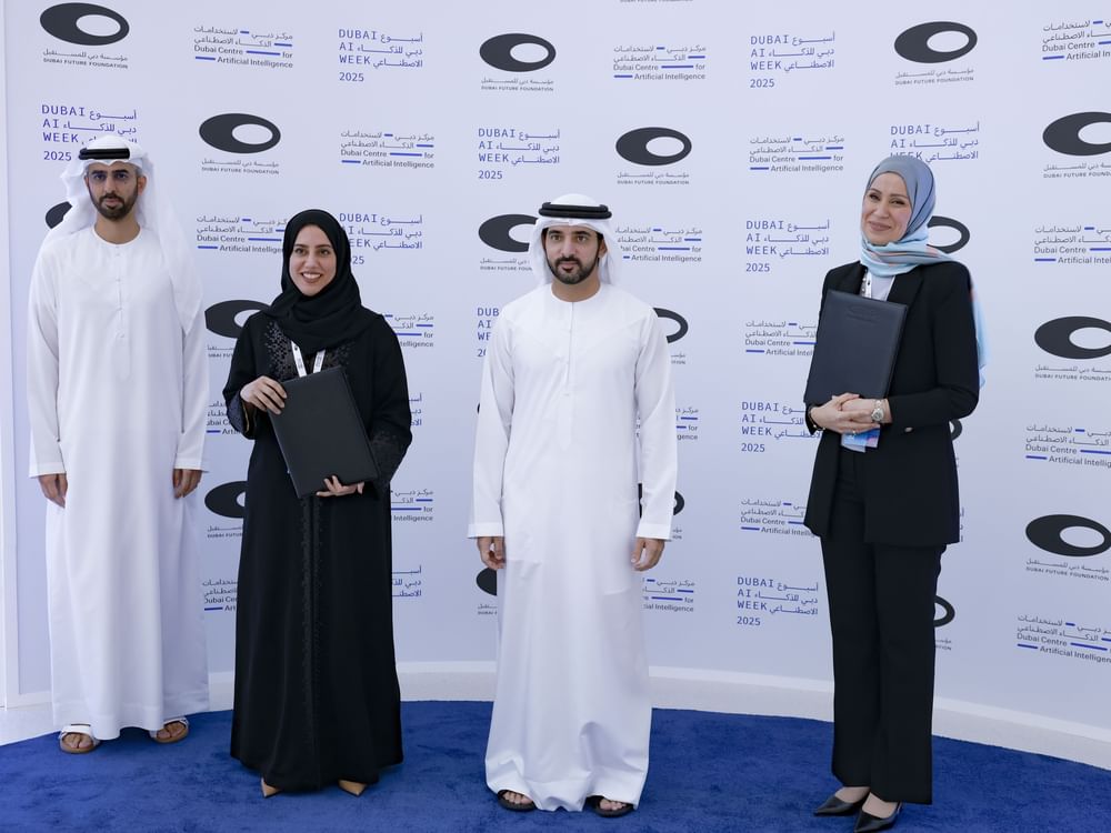 Hamdan bin Mohammed presencia el lanzamiento del primer doctorado en Inteligencia Artificial de Dubái durante la Dubai AI Week