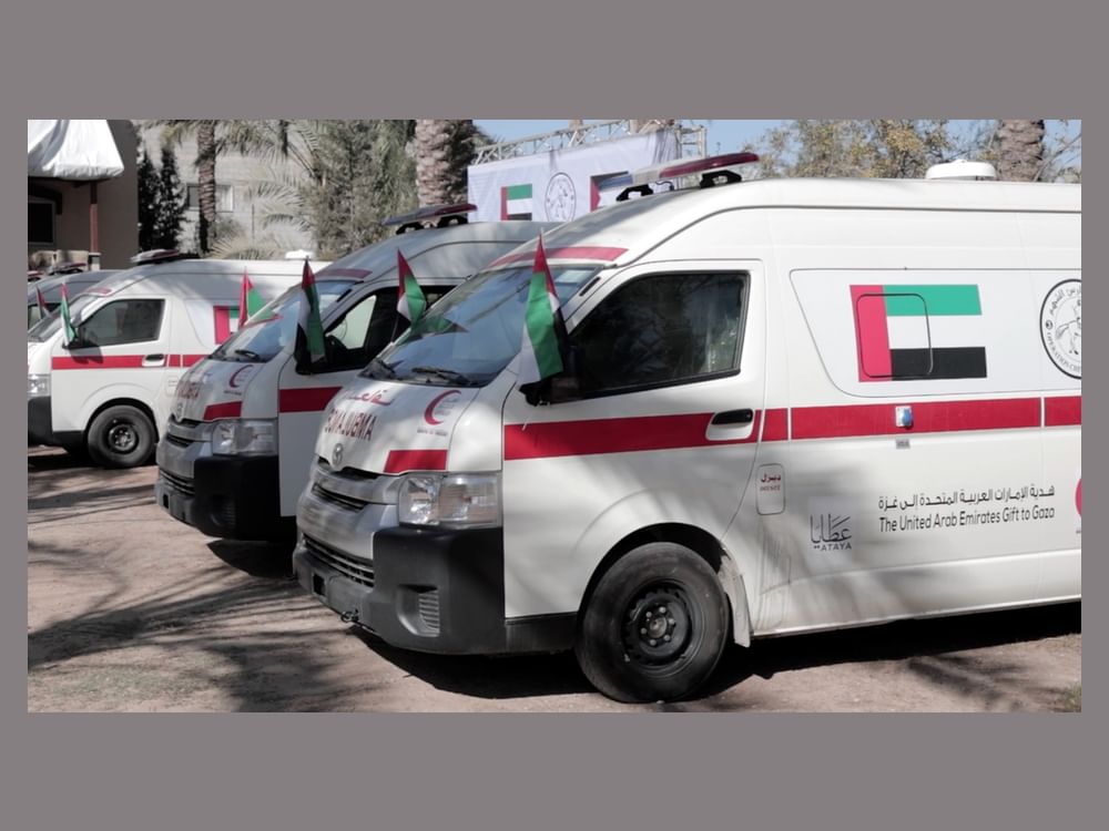 Emirados Árabes Unidos entregam ambulâncias modernas para hospitais de Gaza