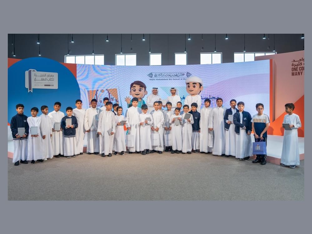 مجلس محمد بن حمد الشرقي يعرف الناشئة بـ"السنع الإماراتي" 