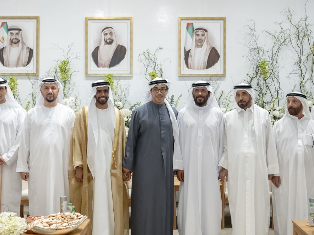 منصور بن زايد يحضر أفراح النعيمي والمزروعي