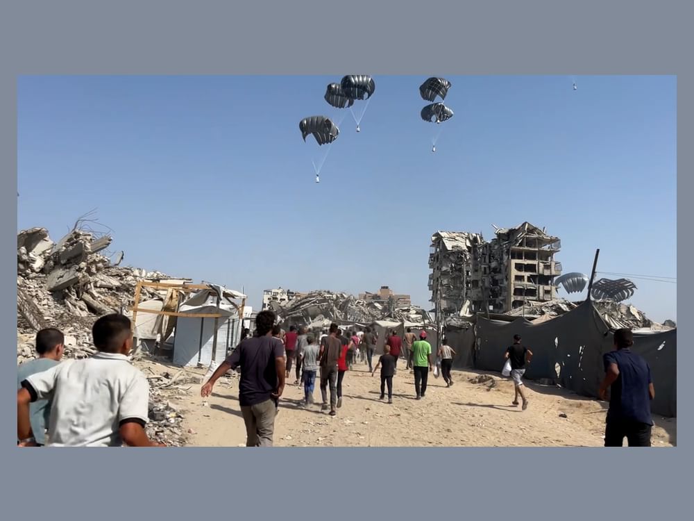 الإمارات تنفذ الإنزال الجوي للمساعدات الـ 72 في قطاع غزة