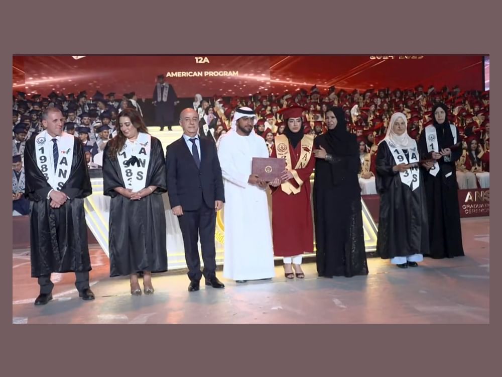 أحمد بن ناصر يشهد حفل تخريج الدفعة 39 من طلبة مدارس النهضة الوطنية