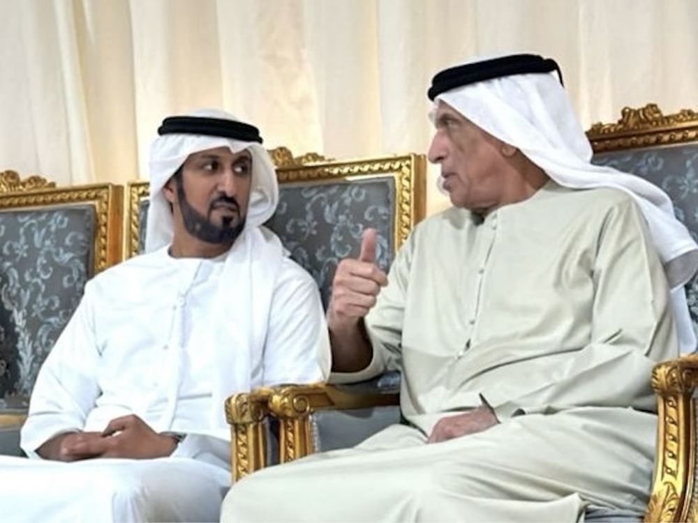 سعود بن صقر يقدم واجب العزاء في وفاة سويدان عبيد حميد الخاطري