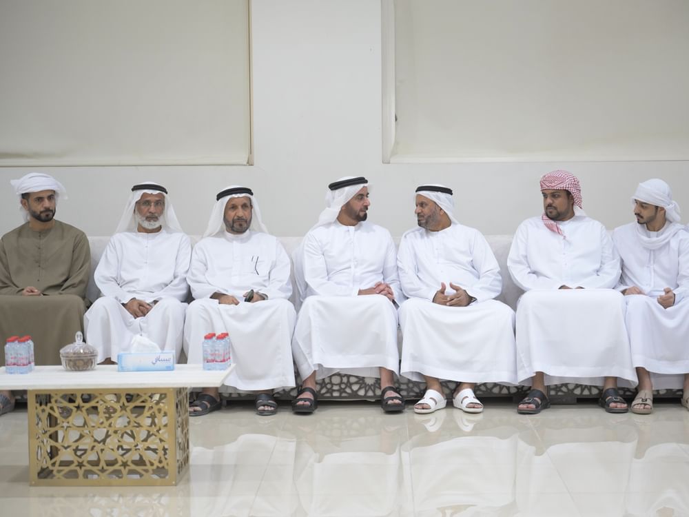 سيف بن زايد يقدم واجب العزاء في شهيد الوطن والواجب الملازم أول علي الطنيجي