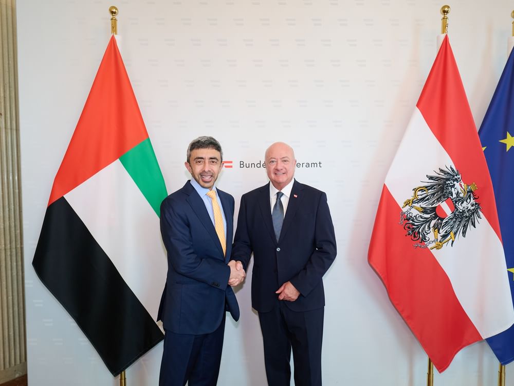 Abdullah bin Zayed meets Austrian Chancellor in Vienna