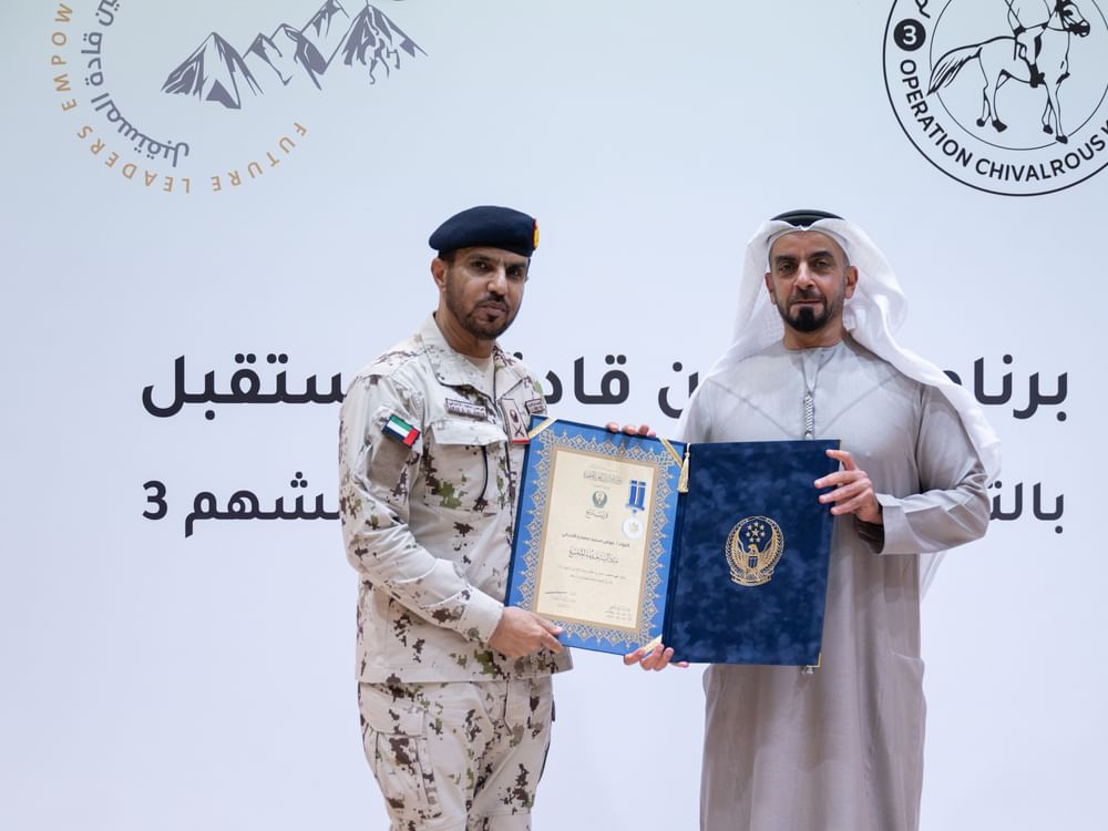 كرم فريق العملية تقديراً لجهودهم الإنسانية.. سيف بن زايد: رجال "الفارس الشهم 3" يعملون بصمت وأثرهم يتحدث عنهم