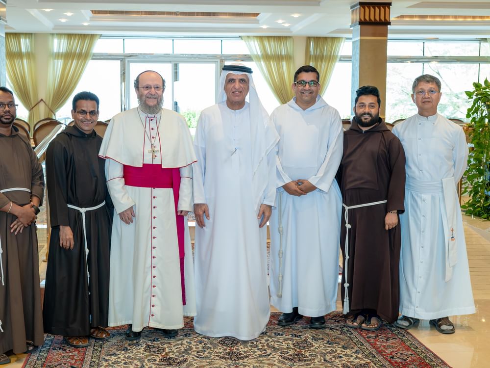 Governante de Ras Al Khaimah recebe bispo católico do sul da Península Arábica