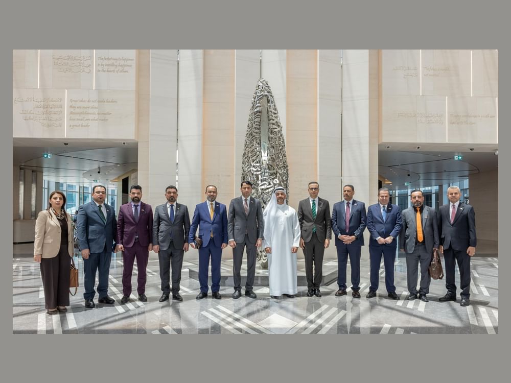 وفد حكومي عراقي يتعرف على نماذج العمل المبتكرة لحكومة الإمارات