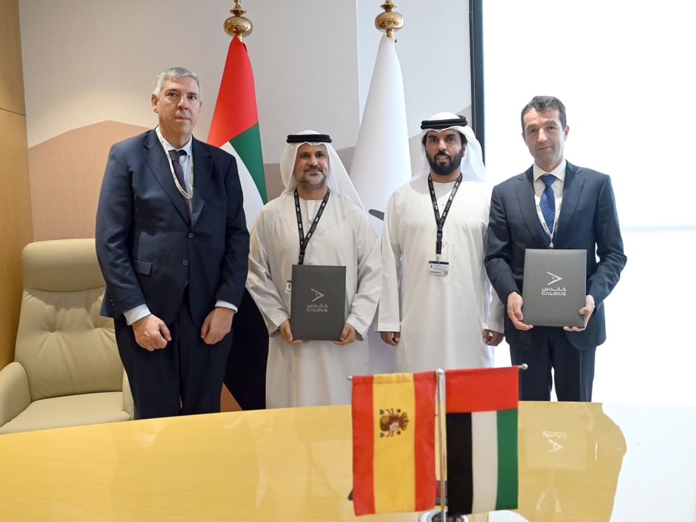 Calidus e Indra firman un acuerdo para crear el primer Centro Regional Integrado de Formación de Pilotos en EAU