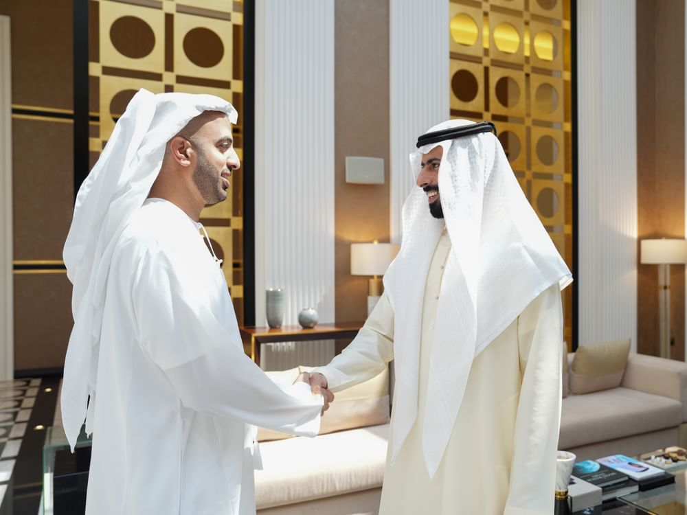 ولي عهد رأس الخيمة يستقبل أمين عام اتحاد الإمارات للمصارعة
