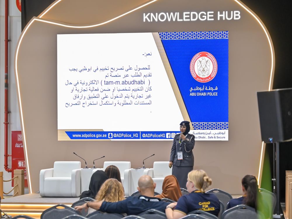 شرطة أبوظبي تنظم فعاليات توعوية بـ"معرض الصيد والفروسية"