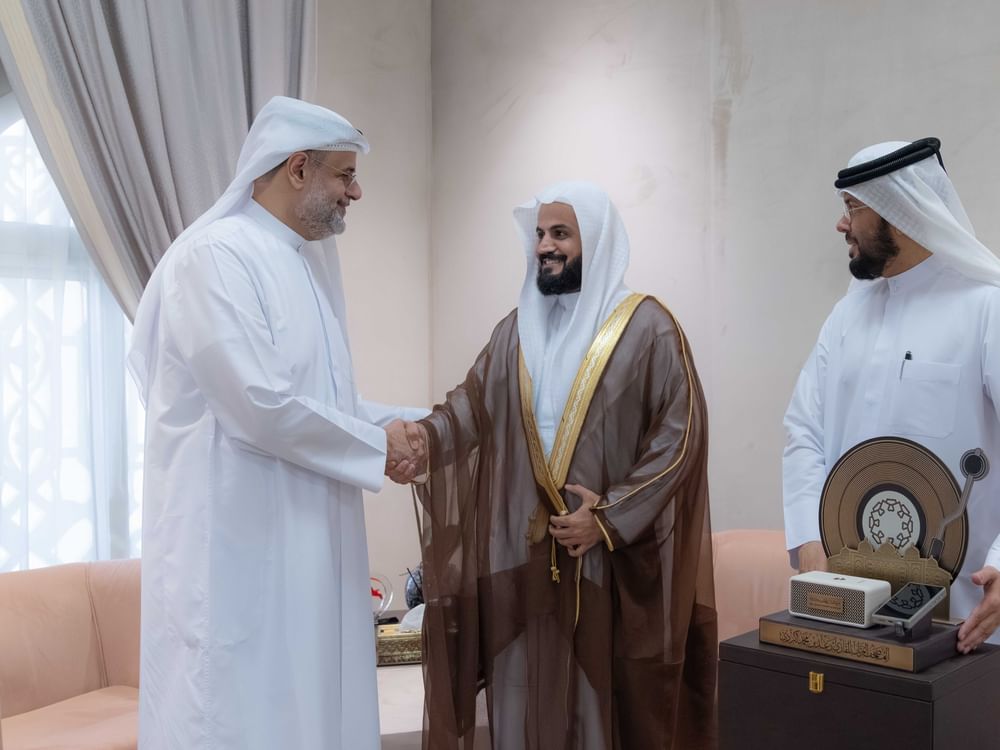 ولي عهد الشارقة يستقبل القارئ رعد الكردي