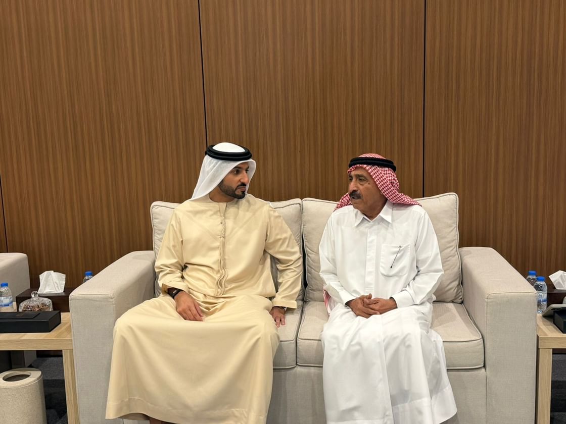 راشد بن حميد يعزي في وفاة شمسة بنت سعيد الكتبي