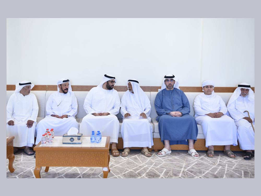 ولي عهد أم القيوين يقدم واجب العزاء فى وفاة راشد سهيل سعيد محمد البرغومى