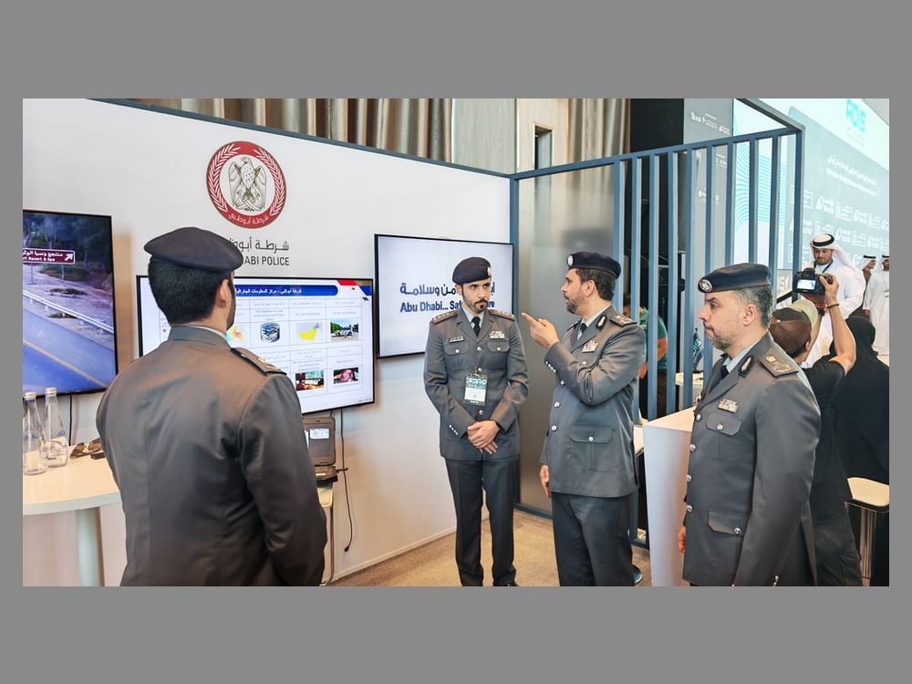 شرطة أبوظبي تشارك في قمة أبوظبي للبنية التحتية 2025