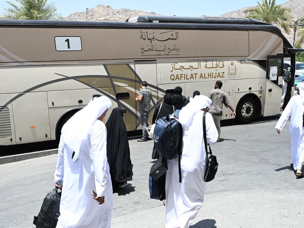 حجاج الإمارات يُنهون مناسك الحج ويبدأون الوصول إلى أرض الدولة