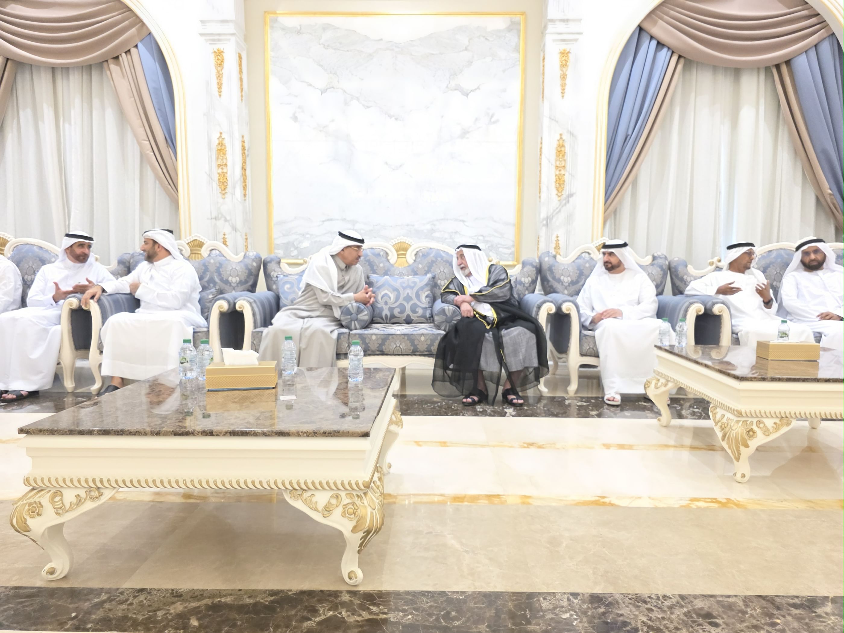 حاكم الشارقة والشيوخ يقدمون واجب العزاء في وفاة الشيخة ردن بنت خالد القاسمي