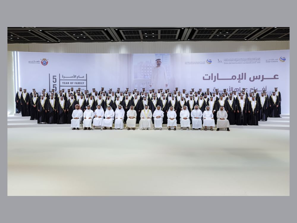 منصور بن محمد يحضر العرس الجماعي لموظفي إقامة دبي وجمارك دبي 