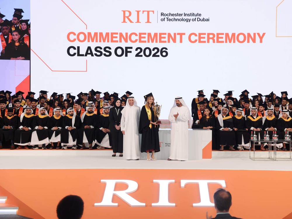 أحمد بن سعيد يشهد تخريج الدفعة الــ 15 من جامعة "روتشستر للتكنولوجيا – دبي"