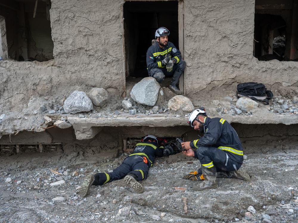 Equipe de busca e resgate dos Emirados localiza seis desaparecidos no Nepal