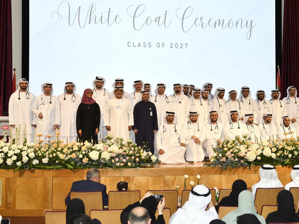 جامعة الإمارات تحتفي بطلبة "الطب" بـ "المعطف الأبيض"