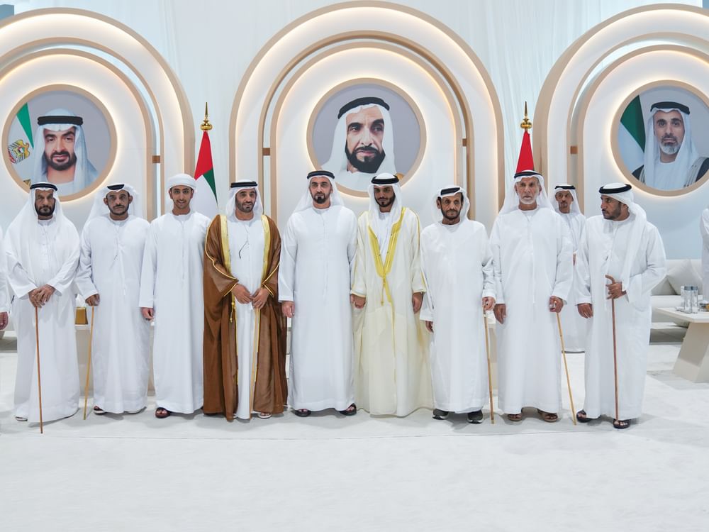 سيف بن زايد يحضر أفراح الفلاحي والمزروعي
