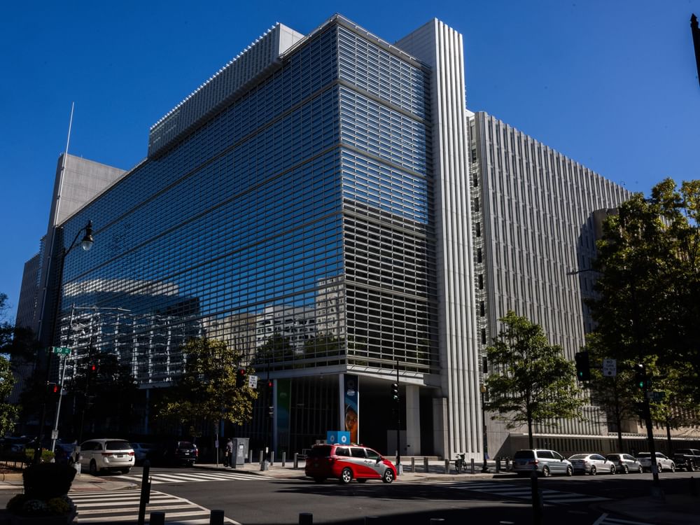 Global economic growth outlook plunges to 2.3%, says World Bank