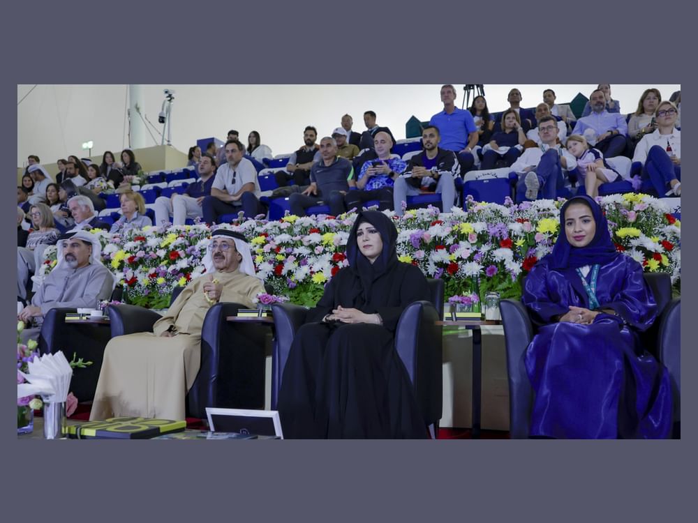 لطیفه بنت محمد به برندگان بیست و چهارمین دوره مسابقات تنیس آزاد دبی جوایزی اهدا کرد