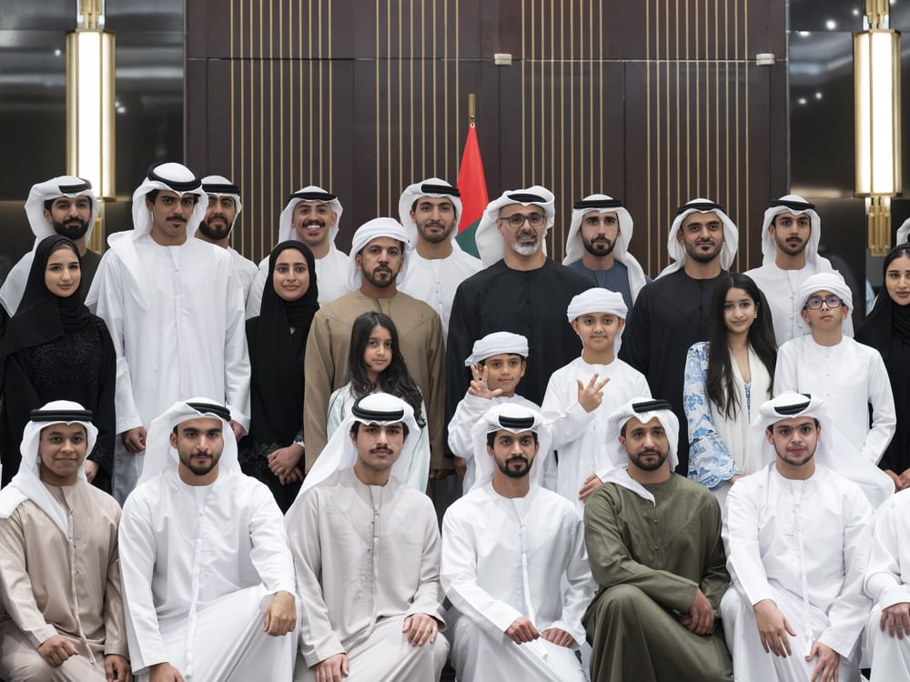 ولي عهد أبوظبي يلتقي طلبة الإمارات الدارسين في العاصمة الصينية بكين