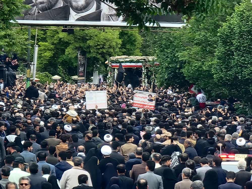 В Тебризе началась церемония похорон президента и главы МИД Ирана