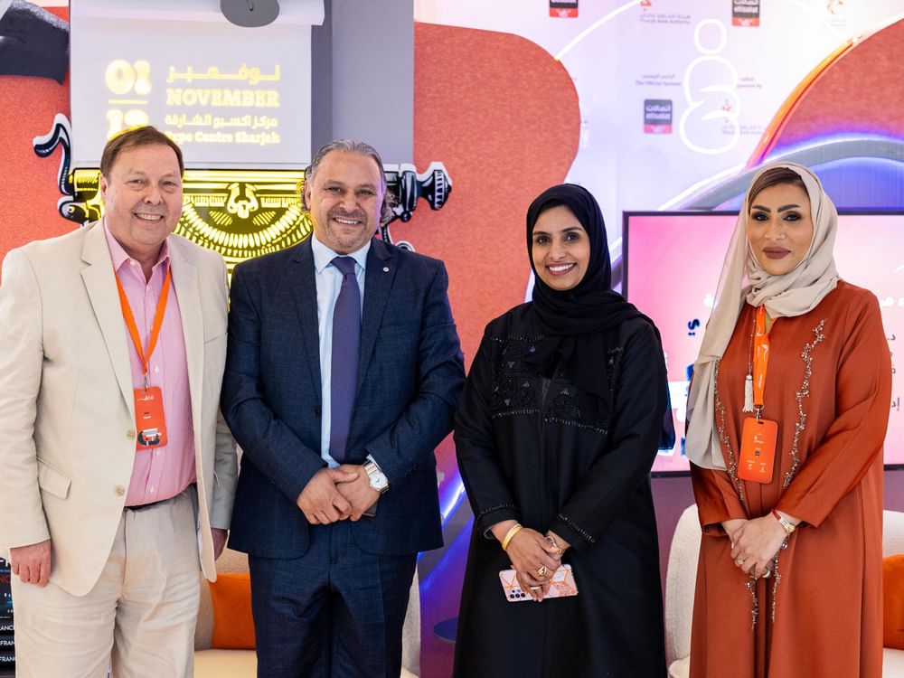 كتّاب وروائيون في