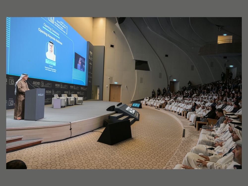 2,500 مشارك في اليوم الأول من "قمة أبوظبي للبنية التحتية 2025"