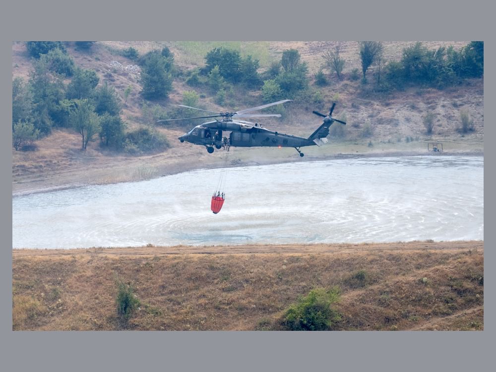 Equipe dos Emirados segue com combate a incêndios florestais na Albânia