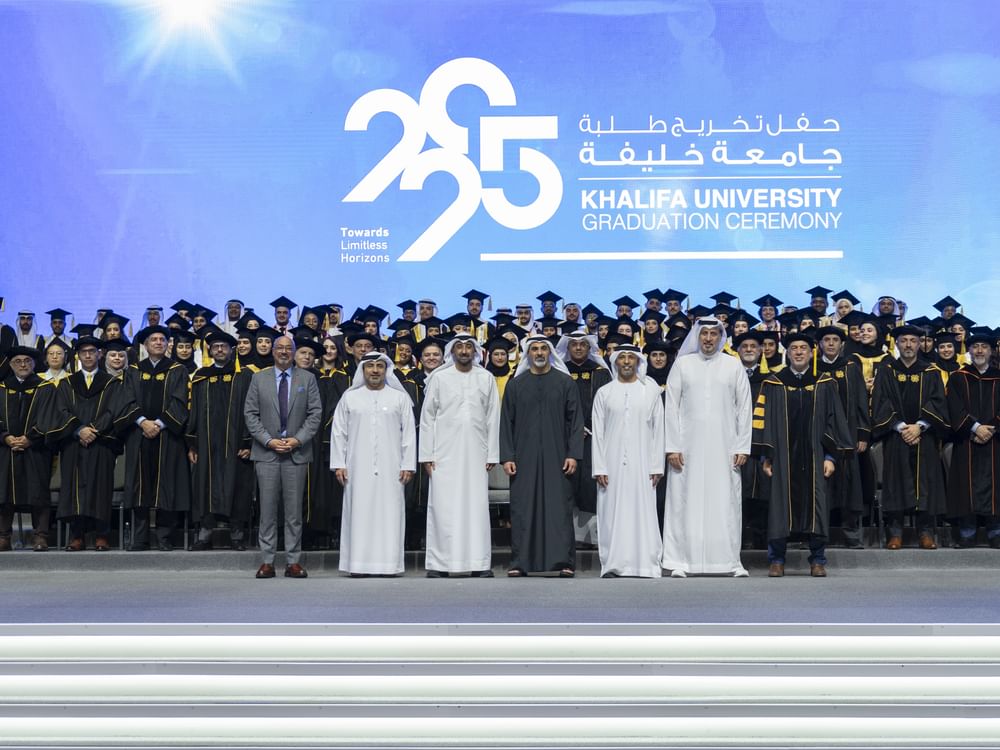 تحت رعاية رئيس الدولة.. خالد بن محمد بن زايد يشهد حفل تخريج جامعة خليفة لعام 2025