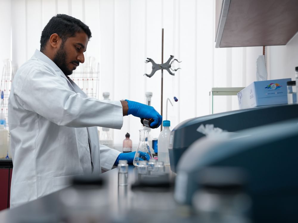 "كهرباء ومياه الشارقة" تجري 19 ألف اختبار جودة خلال عام 2025