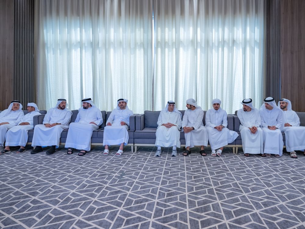 حمدان بن محمد يقدم واجب العزاء في وفاة زوجة الدكتور علي رضا الهاشمي