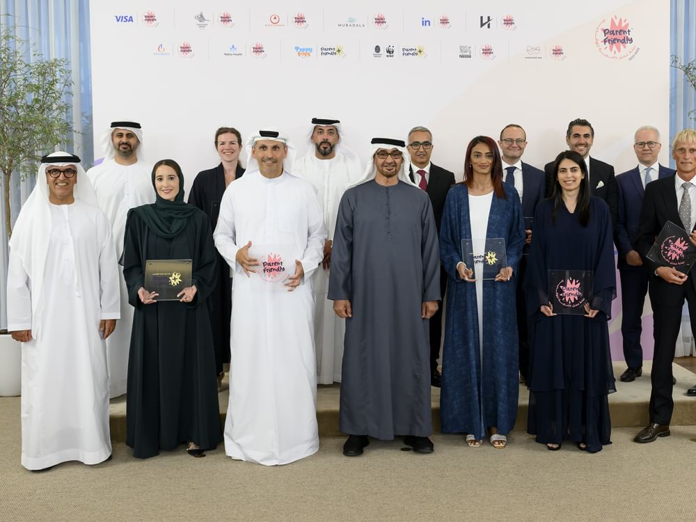 رئيس الدولة يكرم المؤسسات الحاصلة على "علامة الجودة لبيئة عمل داعمة للوالدين" في دورتها الثانية