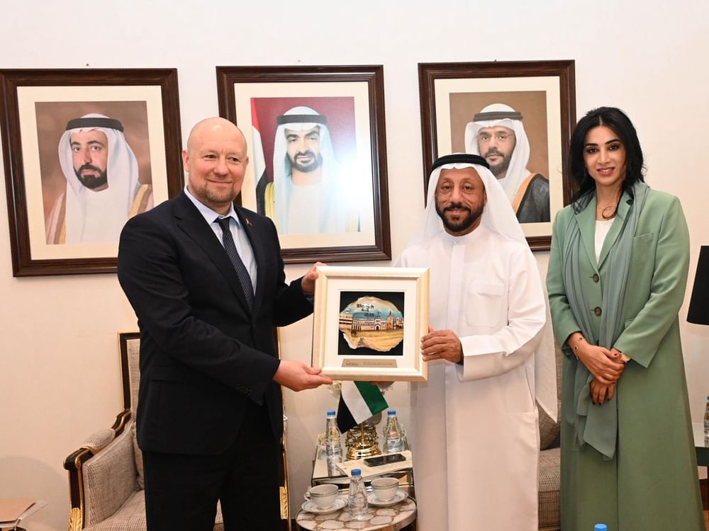 "غرفة الشارقة" تبحث تعزيز التعاون الاقتصادي  مع مجتمع الأعمال في بيلاروسيا